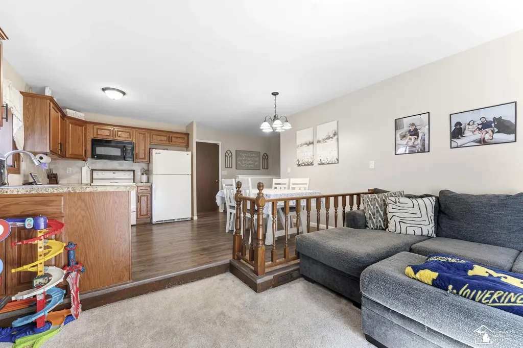 27269 Wyatt Avenue Brownstown Charter Township MI 48183