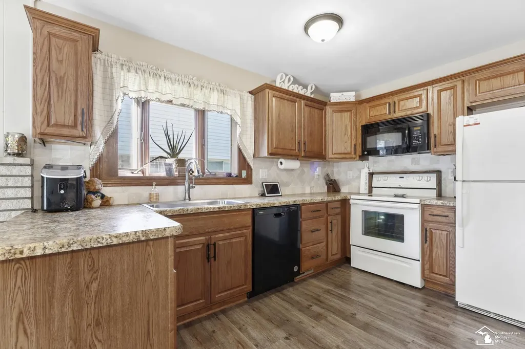 27269 Wyatt Avenue Brownstown Charter Township MI 48183