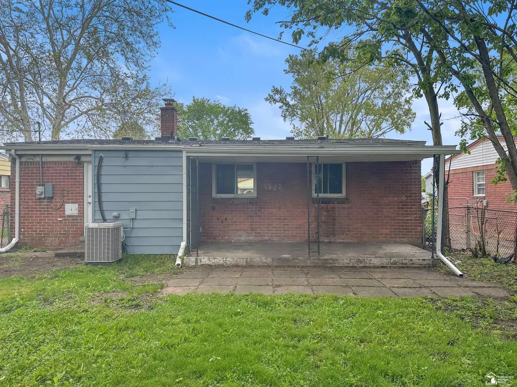 29219 York Street Inkster City MI 48141