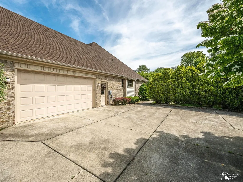 5572 Raven Parkway Drive Monroe Charter Township MI 48161