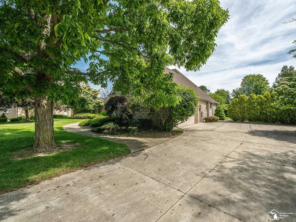 5572 Raven Parkway Drive Monroe Charter Township MI 48161
