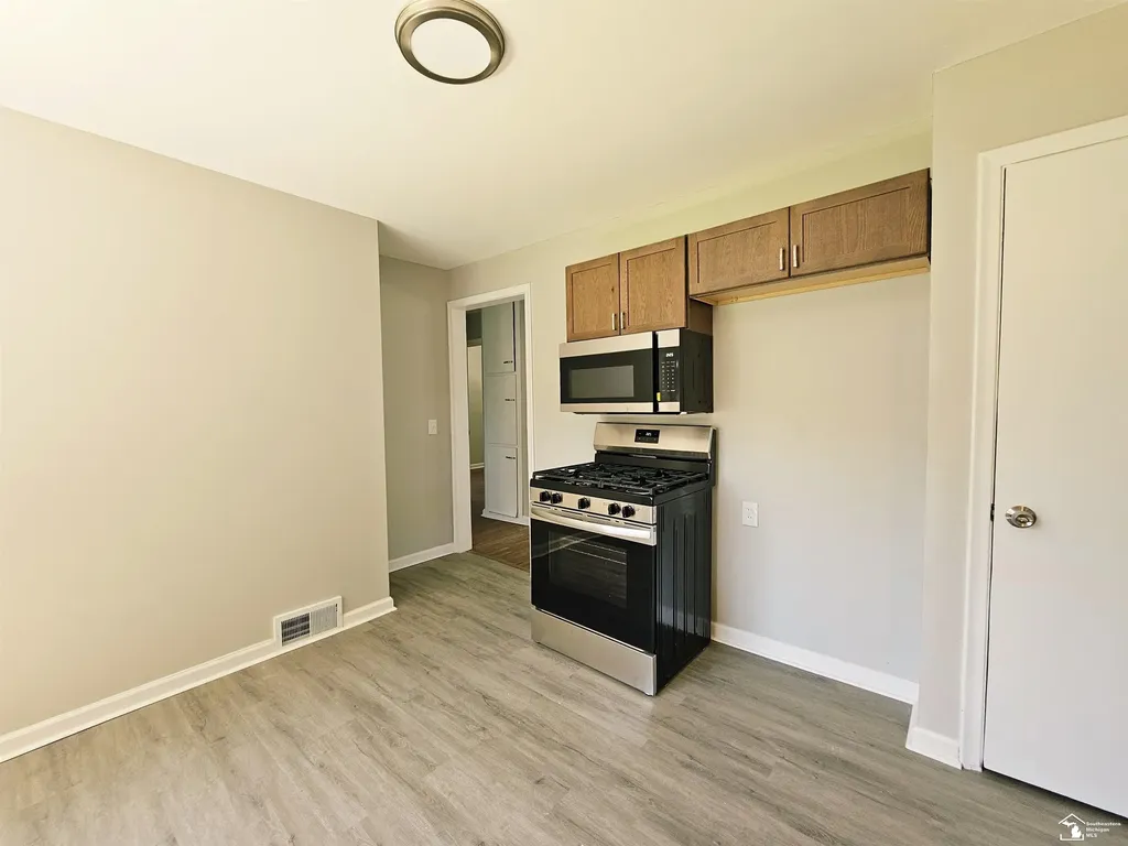 20308 Country Club Drive Harper Woods City MI 48225