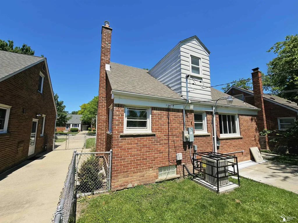 20308 Country Club Drive Harper Woods City MI 48225