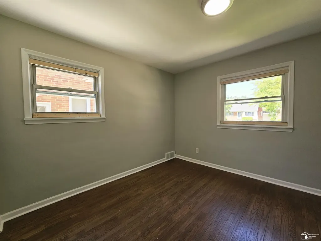 20308 Country Club Drive Harper Woods City MI 48225