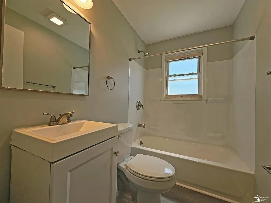20308 Country Club Drive Harper Woods City MI 48225