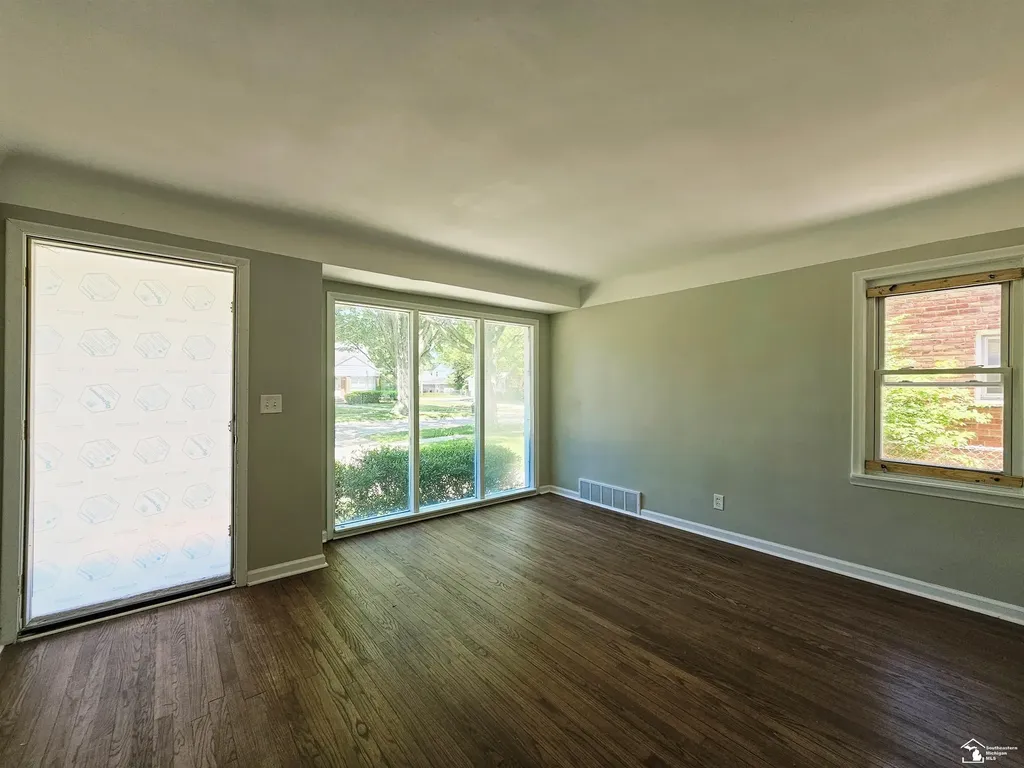 20308 Country Club Drive Harper Woods City MI 48225