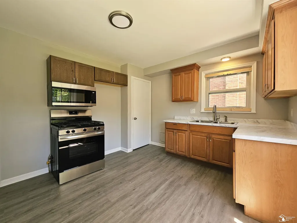 20308 Country Club Drive Harper Woods City MI 48225