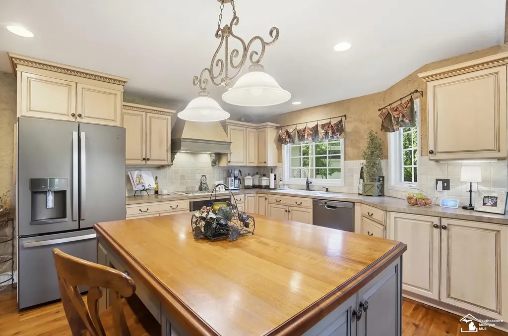 1345 Logans Run Street Bedford Township MI 48182