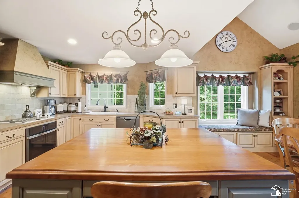 1345 Logans Run Street Bedford Township MI 48182