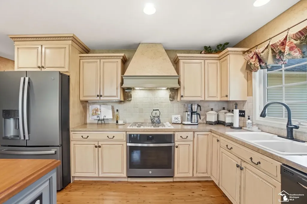 1345 Logans Run Street Bedford Township MI 48182
