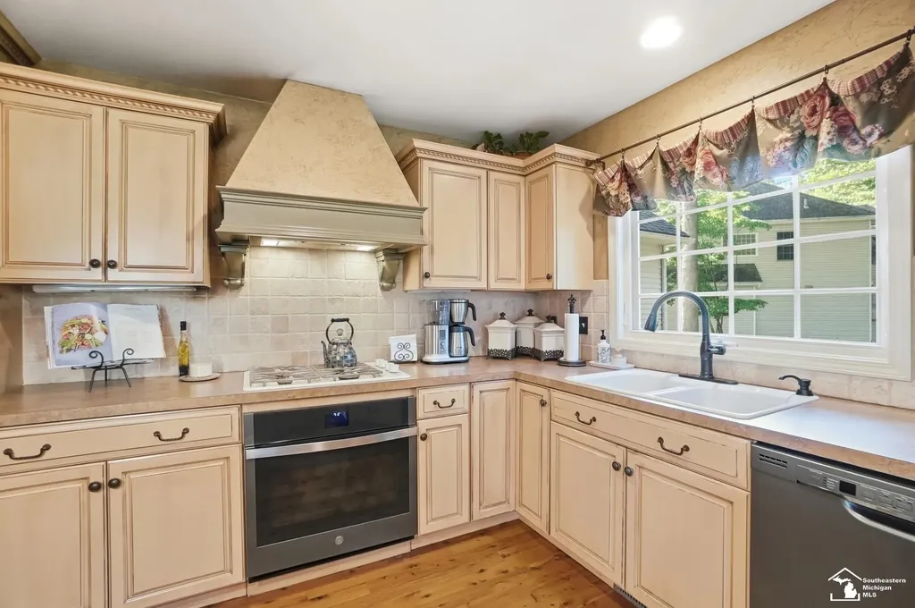 1345 Logans Run Street Bedford Township MI 48182