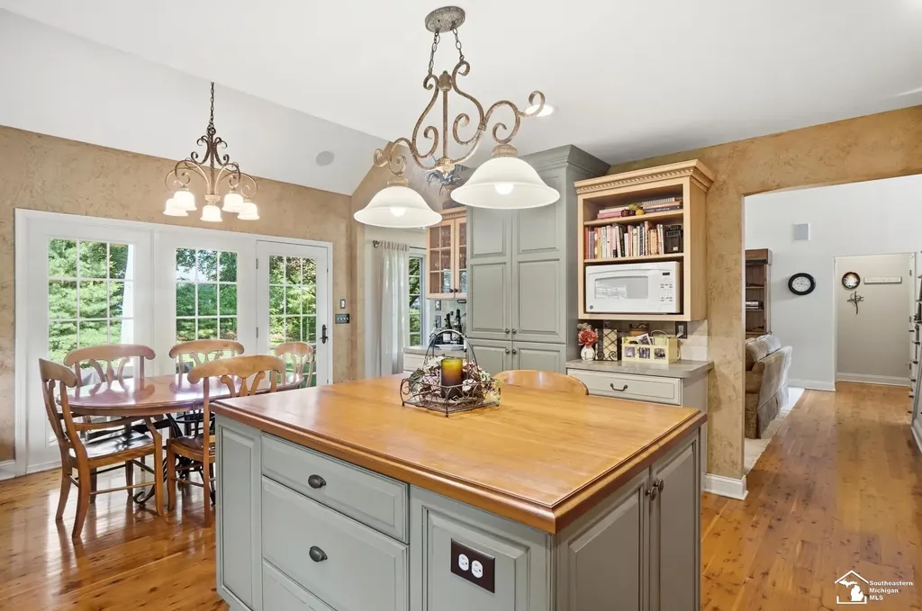1345 Logans Run Street Bedford Township MI 48182