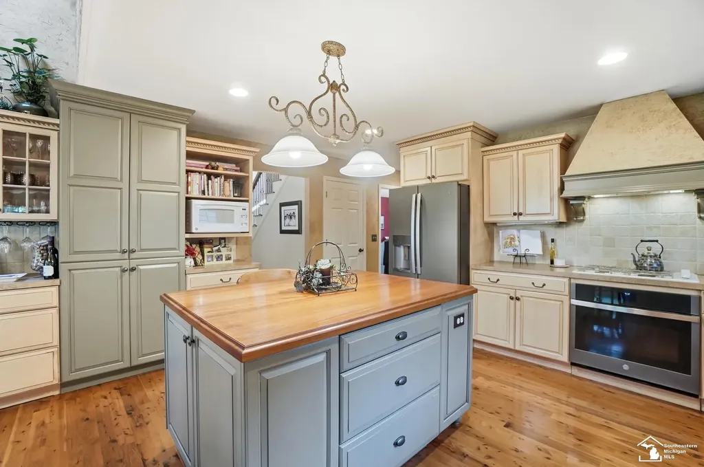 1345 Logans Run Street Bedford Township MI 48182