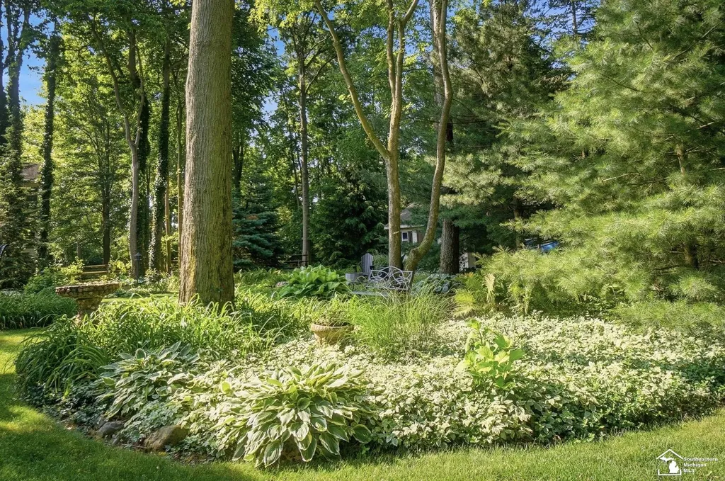 1345 Logans Run Street Bedford Township MI 48182