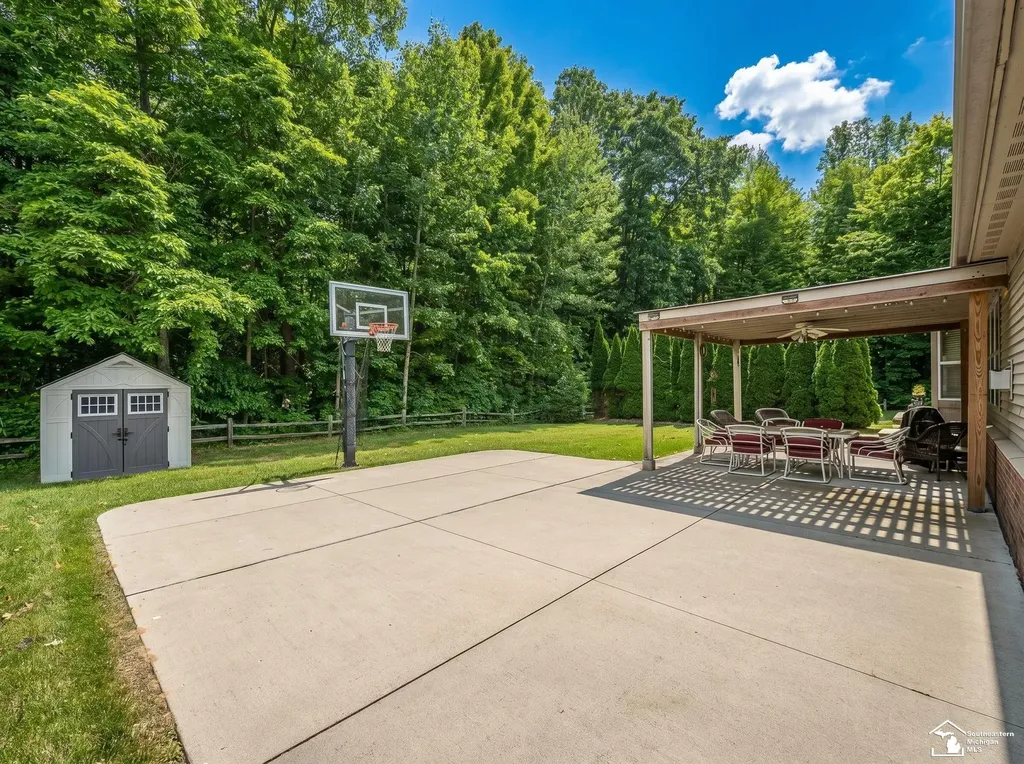 17613 Lange Avenue Brownstown Charter Township MI 48174