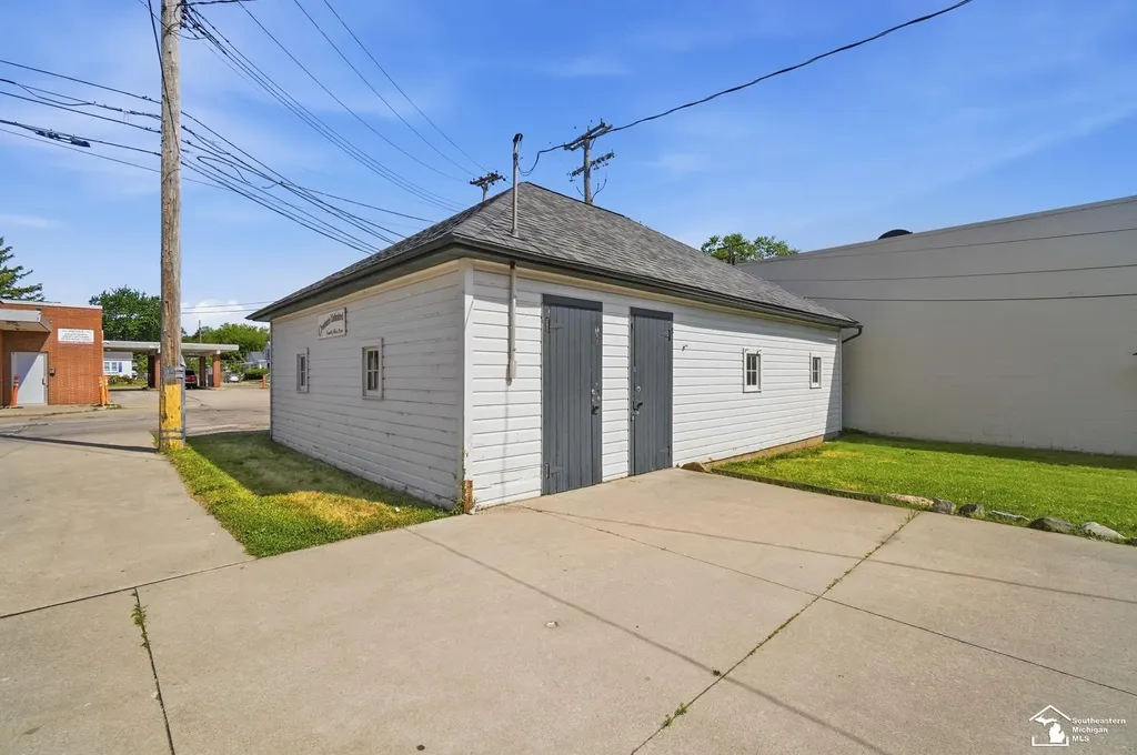 828 S Monroe Street Monroe Charter Township MI 48161