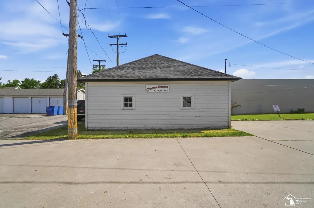 828 S Monroe Street Monroe Charter Township MI 48161