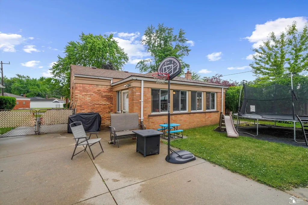 3264 Maple Drive Wayne City MI 48122