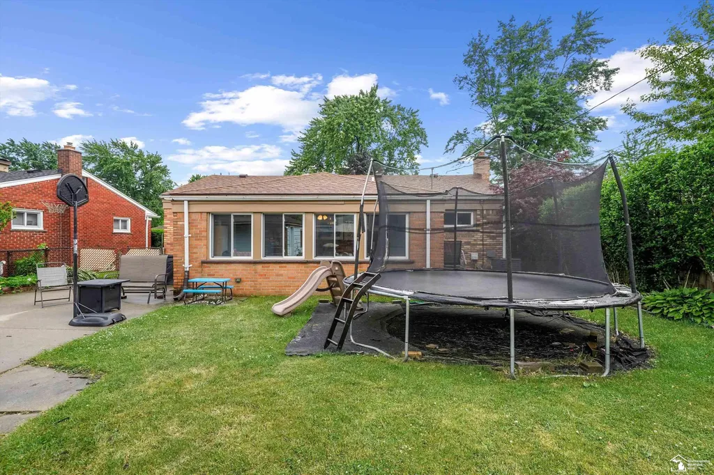 3264 Maple Drive Wayne City MI 48122