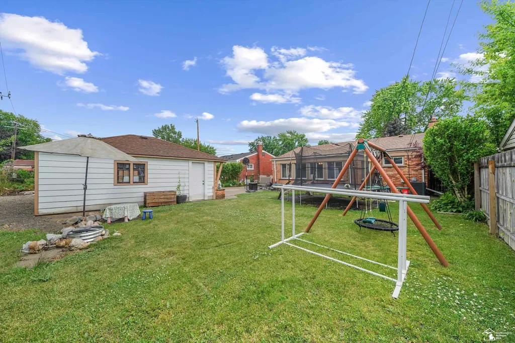 3264 Maple Drive Wayne City MI 48122