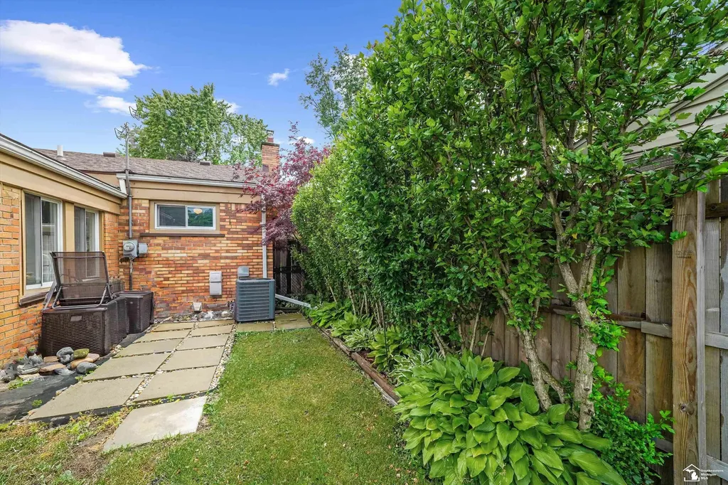 3264 Maple Drive Wayne City MI 48122