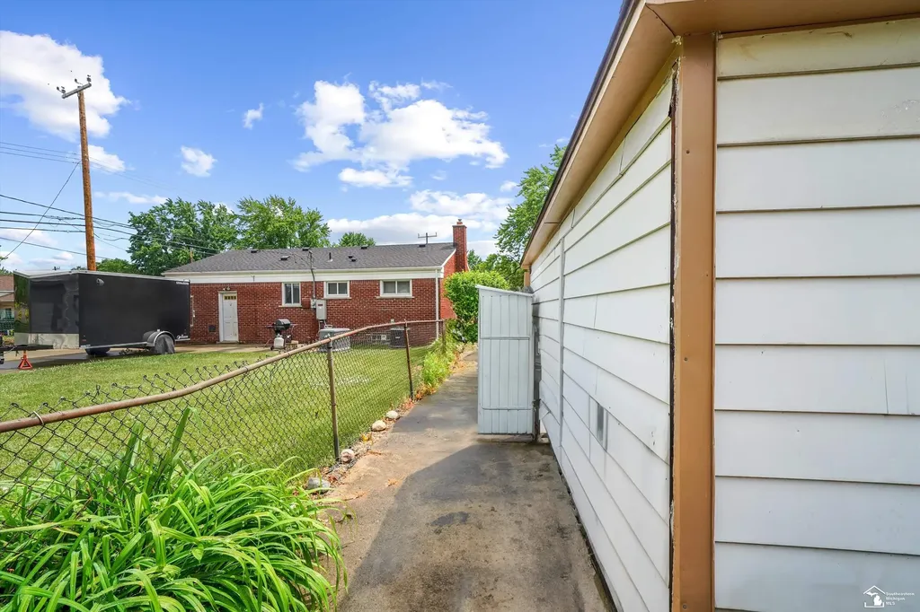3264 Maple Drive Wayne City MI 48122