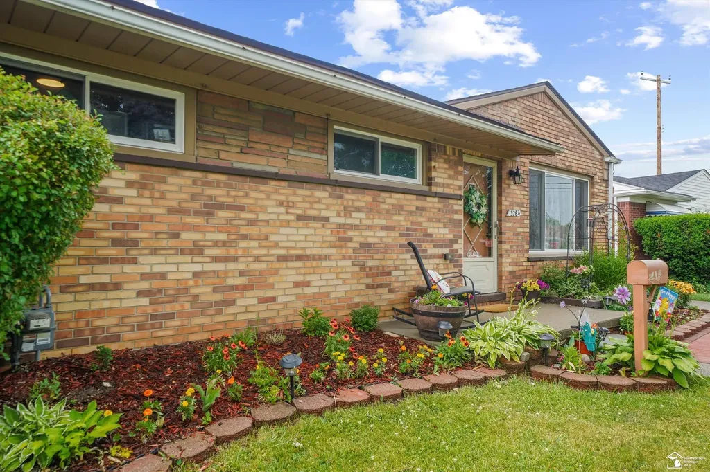 3264 Maple Drive Wayne City MI 48122