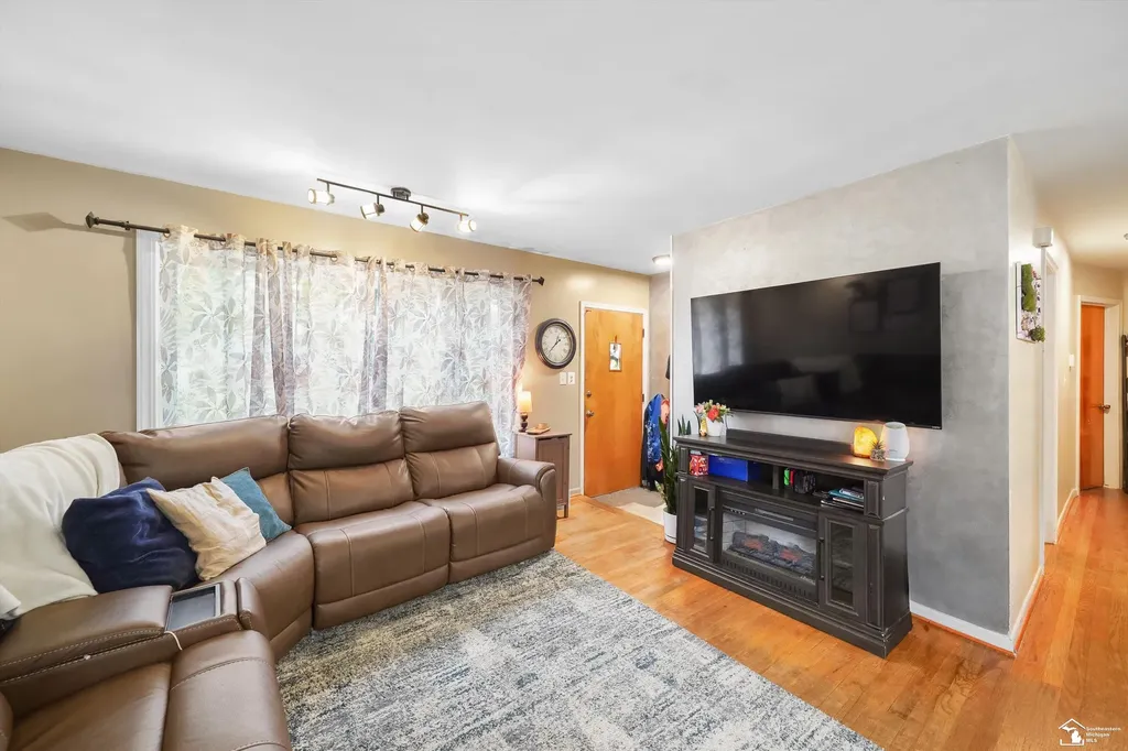 3264 Maple Drive Wayne City MI 48122