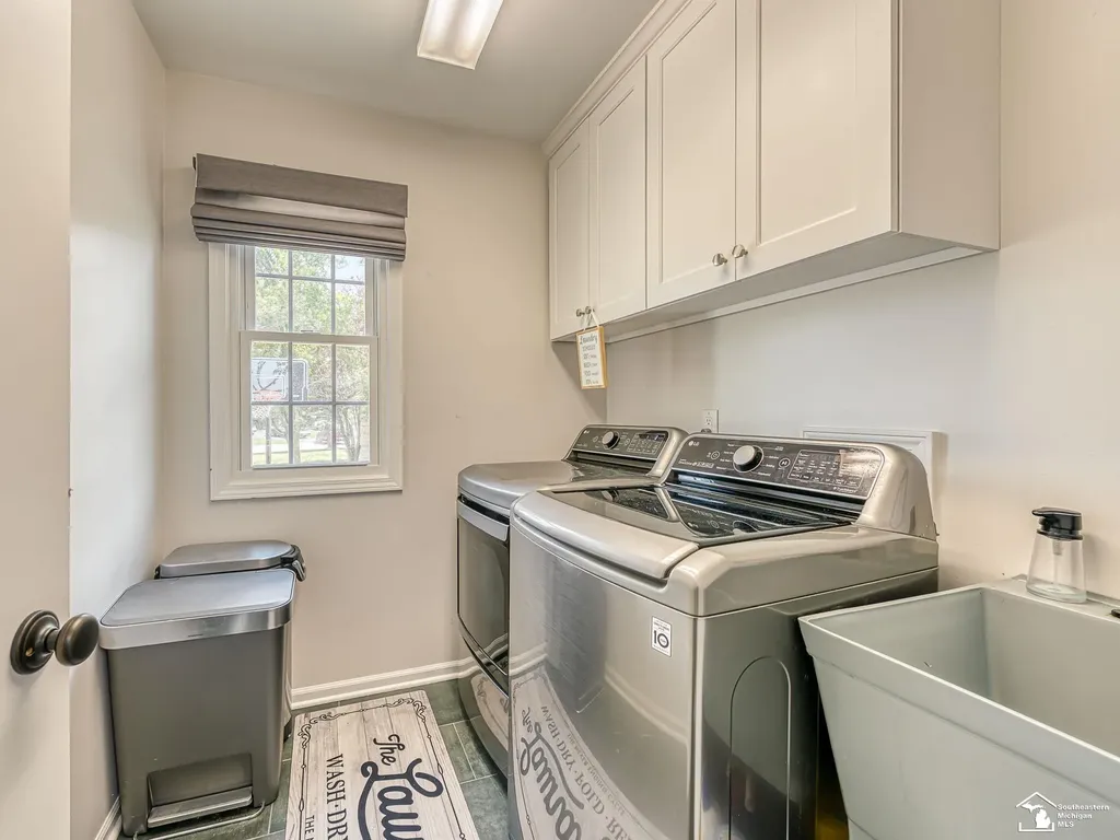 816 Regents Park Drive Monroe Charter Township MI 48161