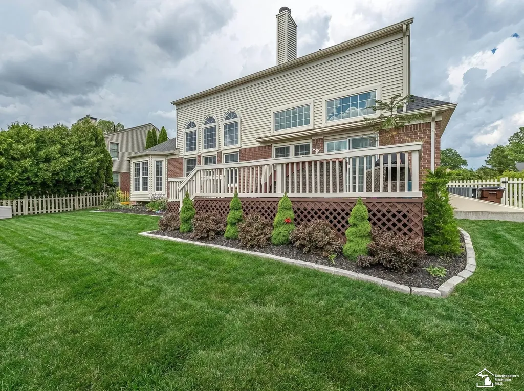 816 Regents Park Drive Monroe Charter Township MI 48161