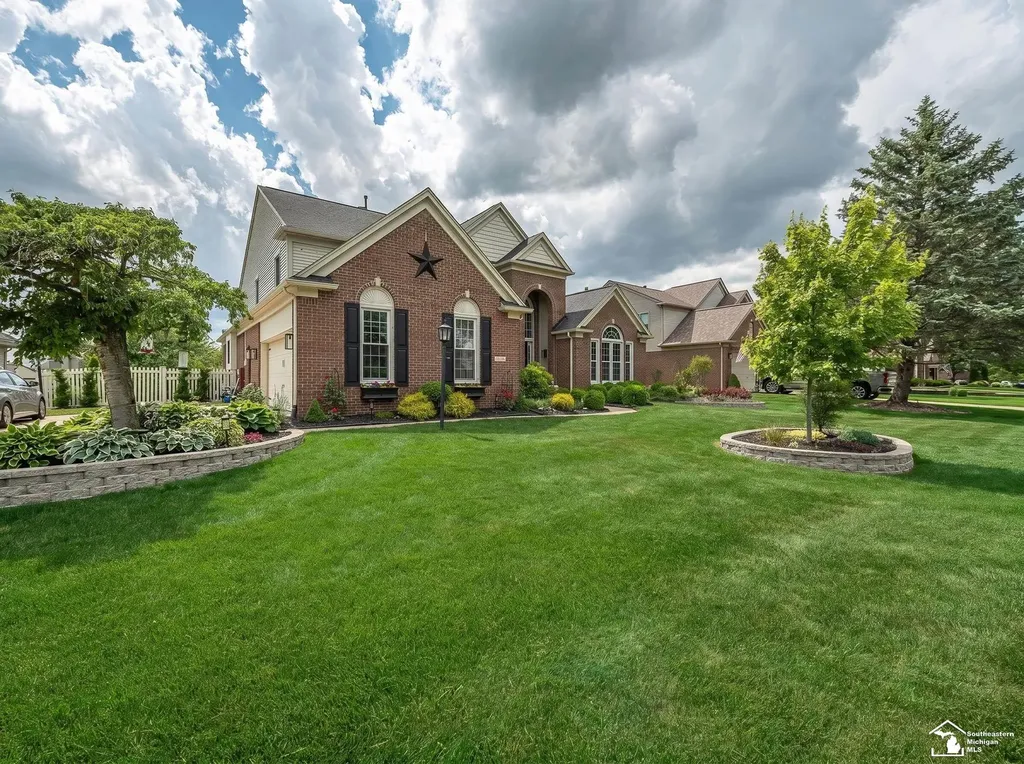 816 Regents Park Drive Monroe Charter Township MI 48161