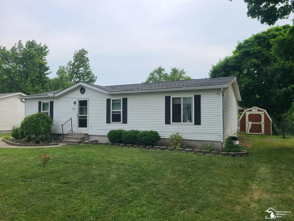 3202 Ferndale Street Frenchtown Township MI 48162
