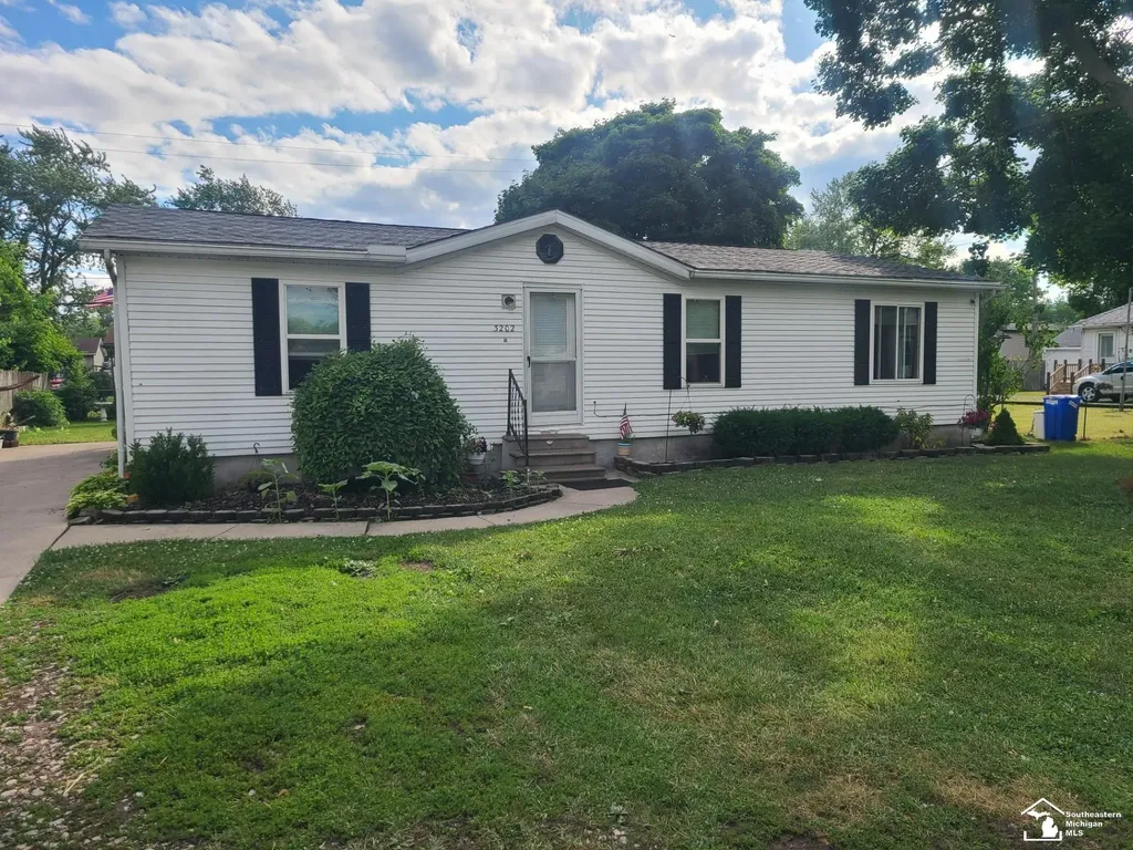 3202 Ferndale Street Frenchtown Township MI 48162