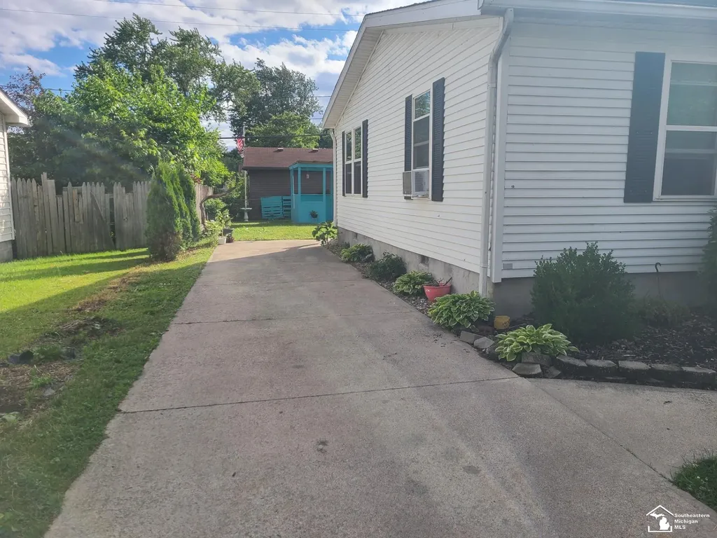3202 Ferndale Street Frenchtown Township MI 48162