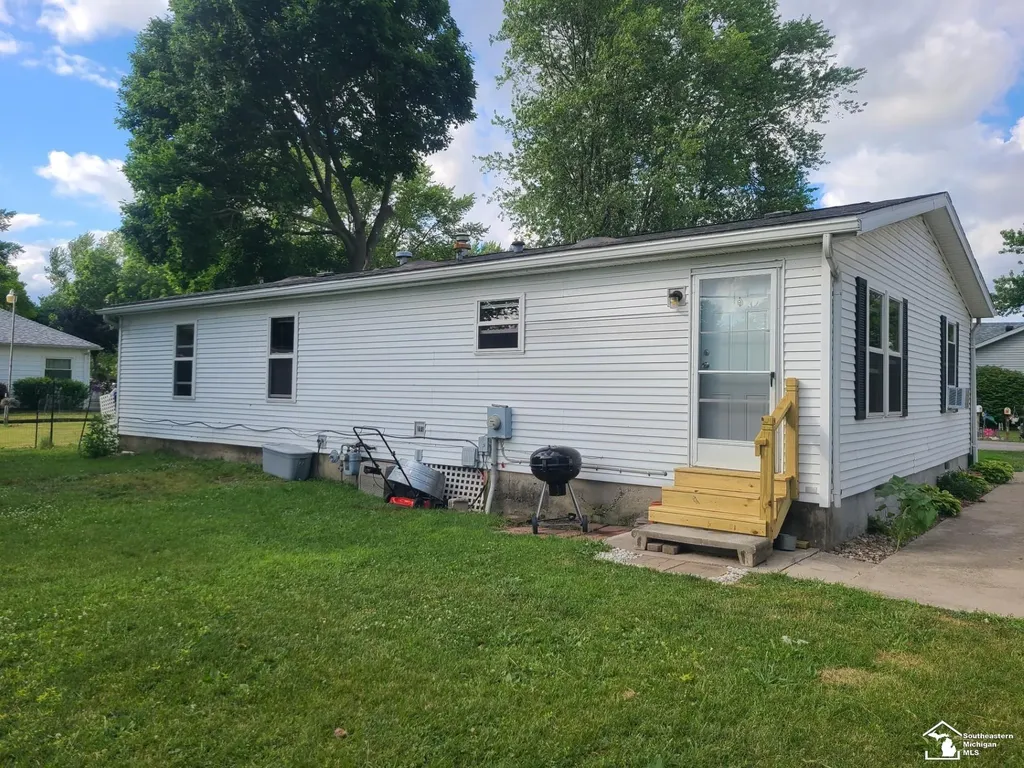 3202 Ferndale Street Frenchtown Township MI 48162