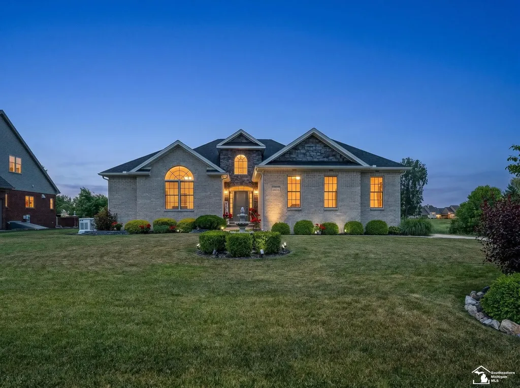 1035 Saint James Park Avenue Monroe City MI 48161