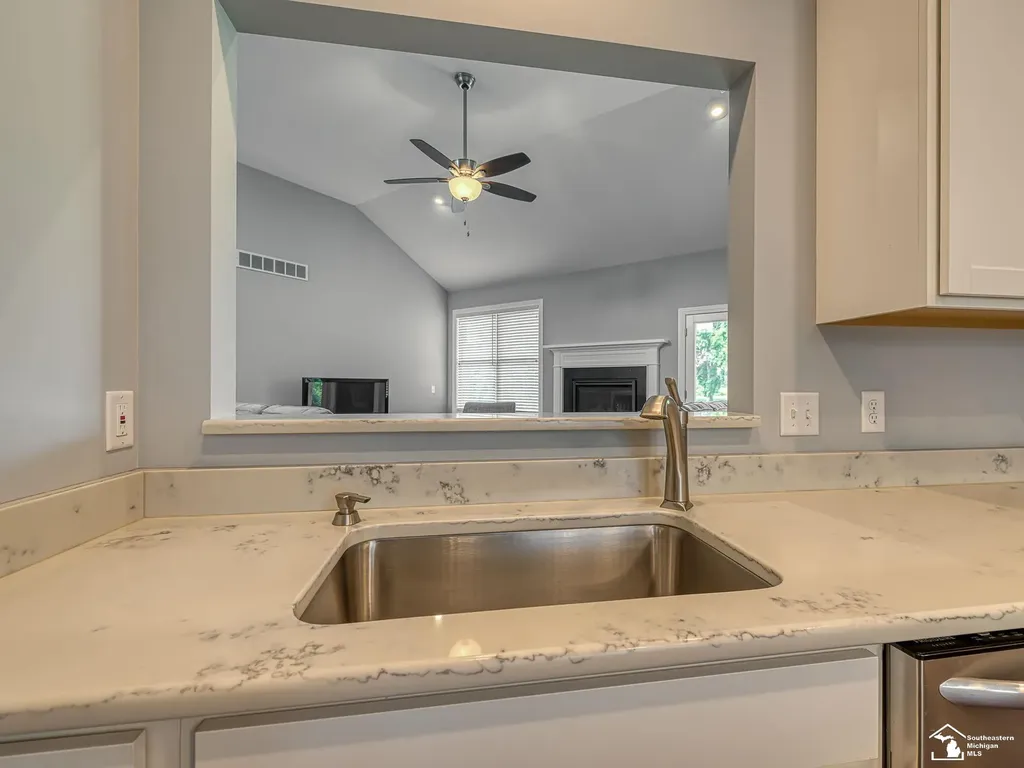 1035 Saint James Park Avenue Monroe City MI 48161