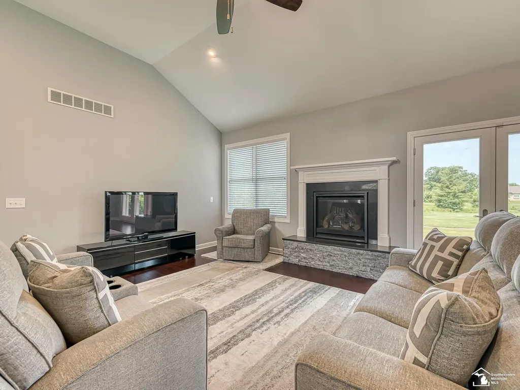 1035 Saint James Park Avenue Monroe City MI 48161