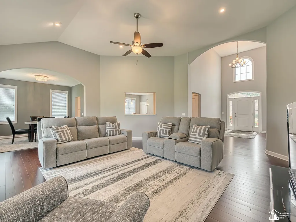 1035 Saint James Park Avenue Monroe City MI 48161