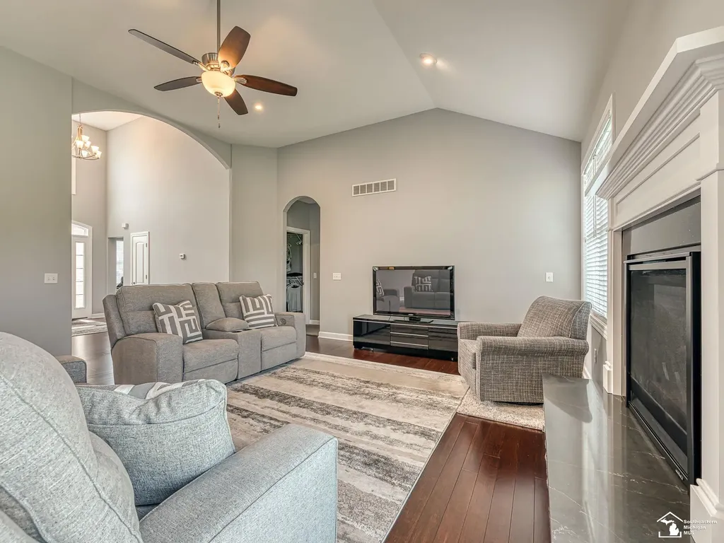 1035 Saint James Park Avenue Monroe City MI 48161