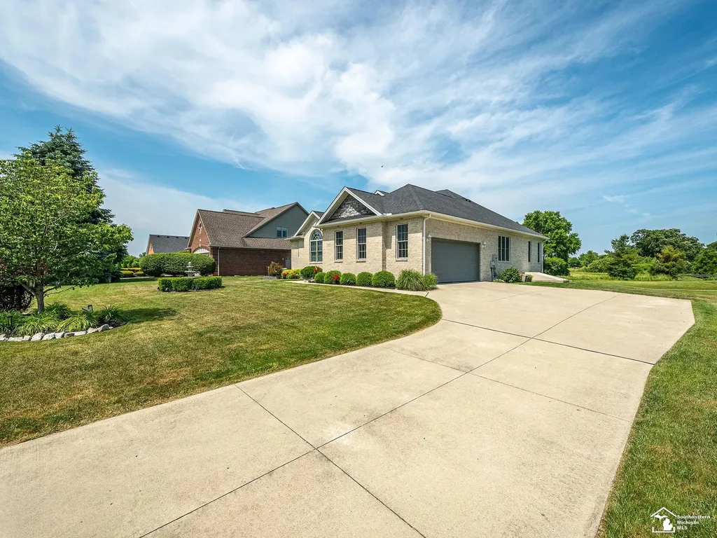1035 Saint James Park Avenue Monroe City MI 48161