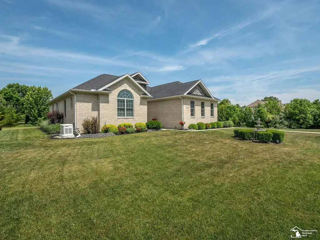 1035 Saint James Park Avenue Monroe City MI 48161