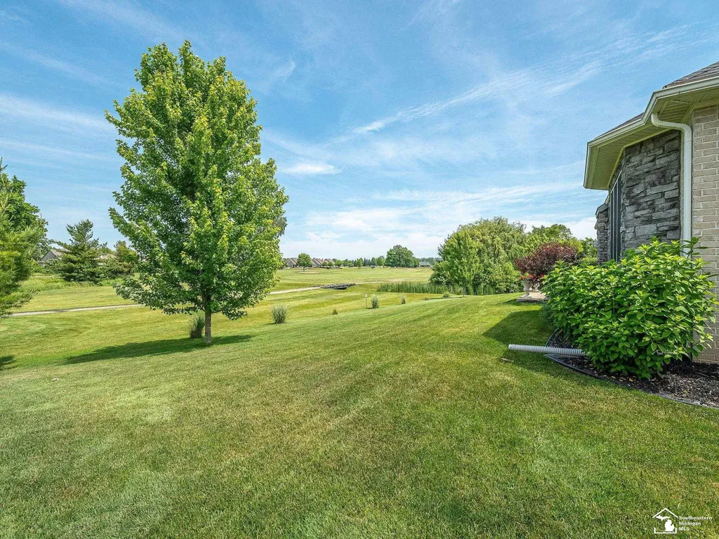 1035 Saint James Park Avenue Monroe City MI 48161