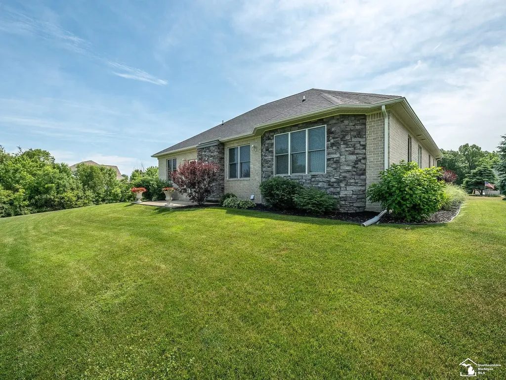 1035 Saint James Park Avenue Monroe City MI 48161
