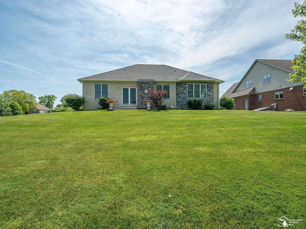 1035 Saint James Park Avenue Monroe City MI 48161