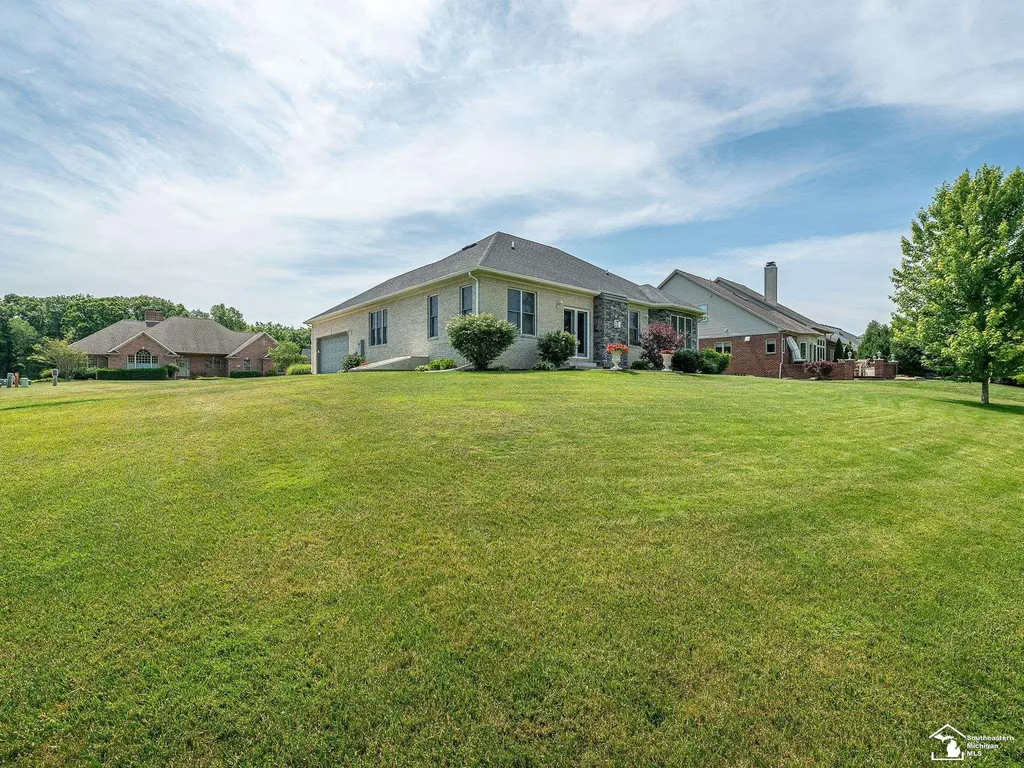 1035 Saint James Park Avenue Monroe City MI 48161