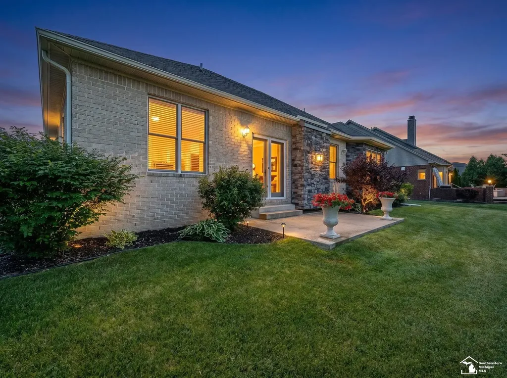1035 Saint James Park Avenue Monroe City MI 48161