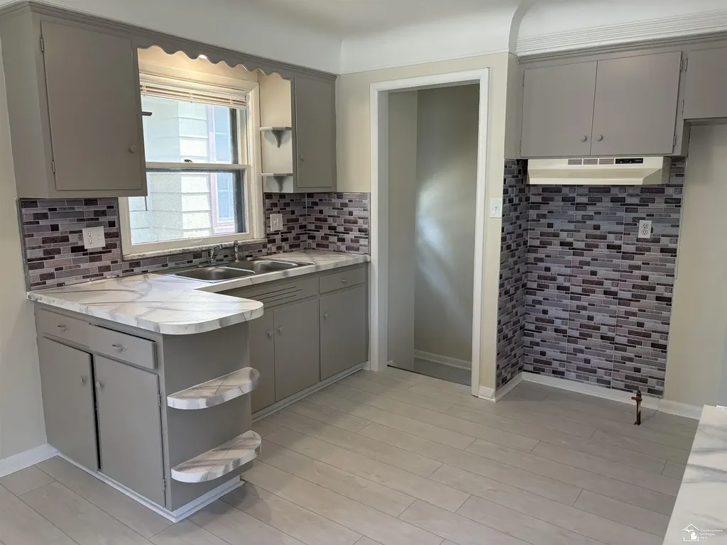 25 W Auburn Street Ecorse City MI 48229