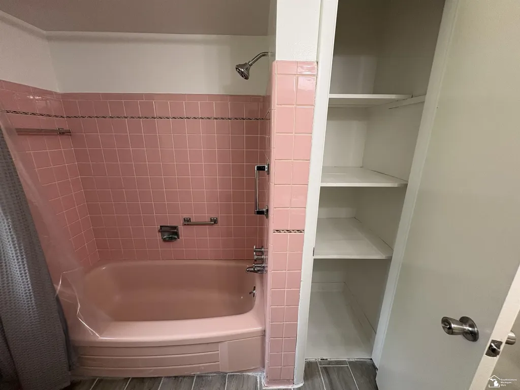 25 W Auburn Street Ecorse City MI 48229