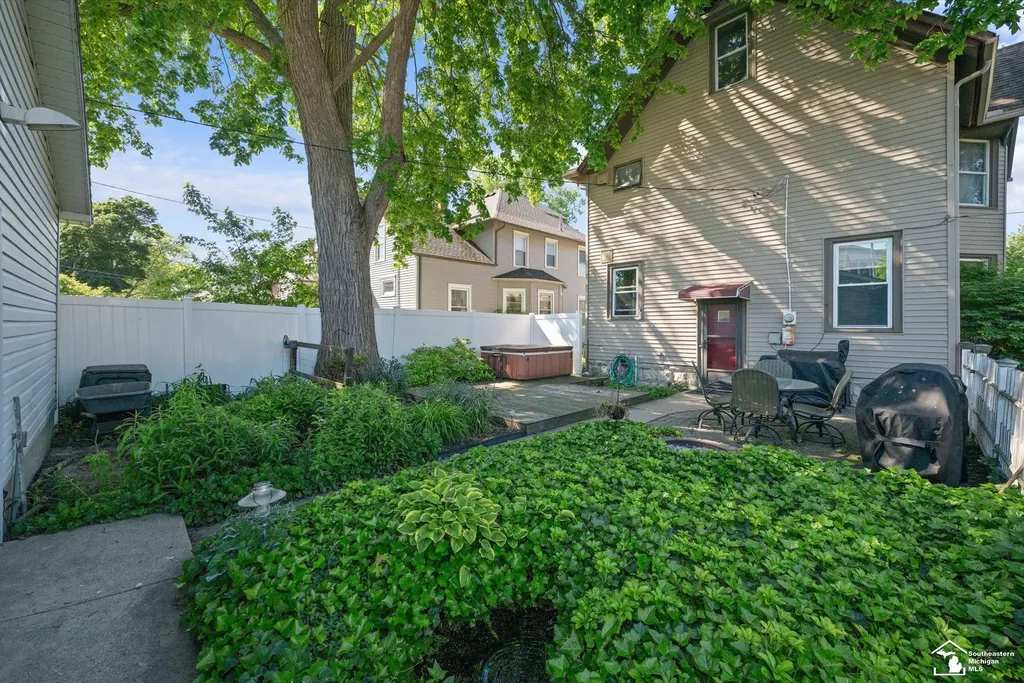 303 E 6th Street Monroe City MI 48161